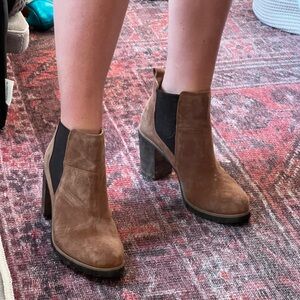 Crevo Nib Alicia Suede Lug Sole Size 11